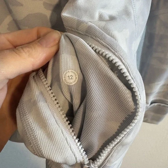 Lululemon Align White Camo Jacket Full Zip Athletic Athleisure Size 12 - Picture 4 of 9